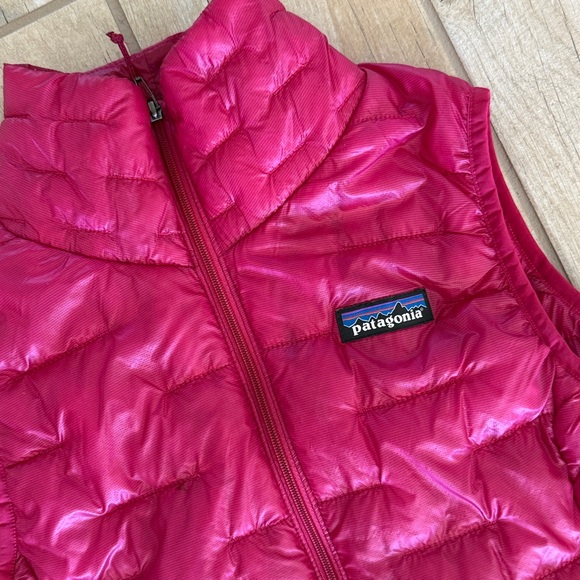 Patagonia Quilted Down Micro Puffer Vest in Berry Pink Size XS - Picture 3 of 5